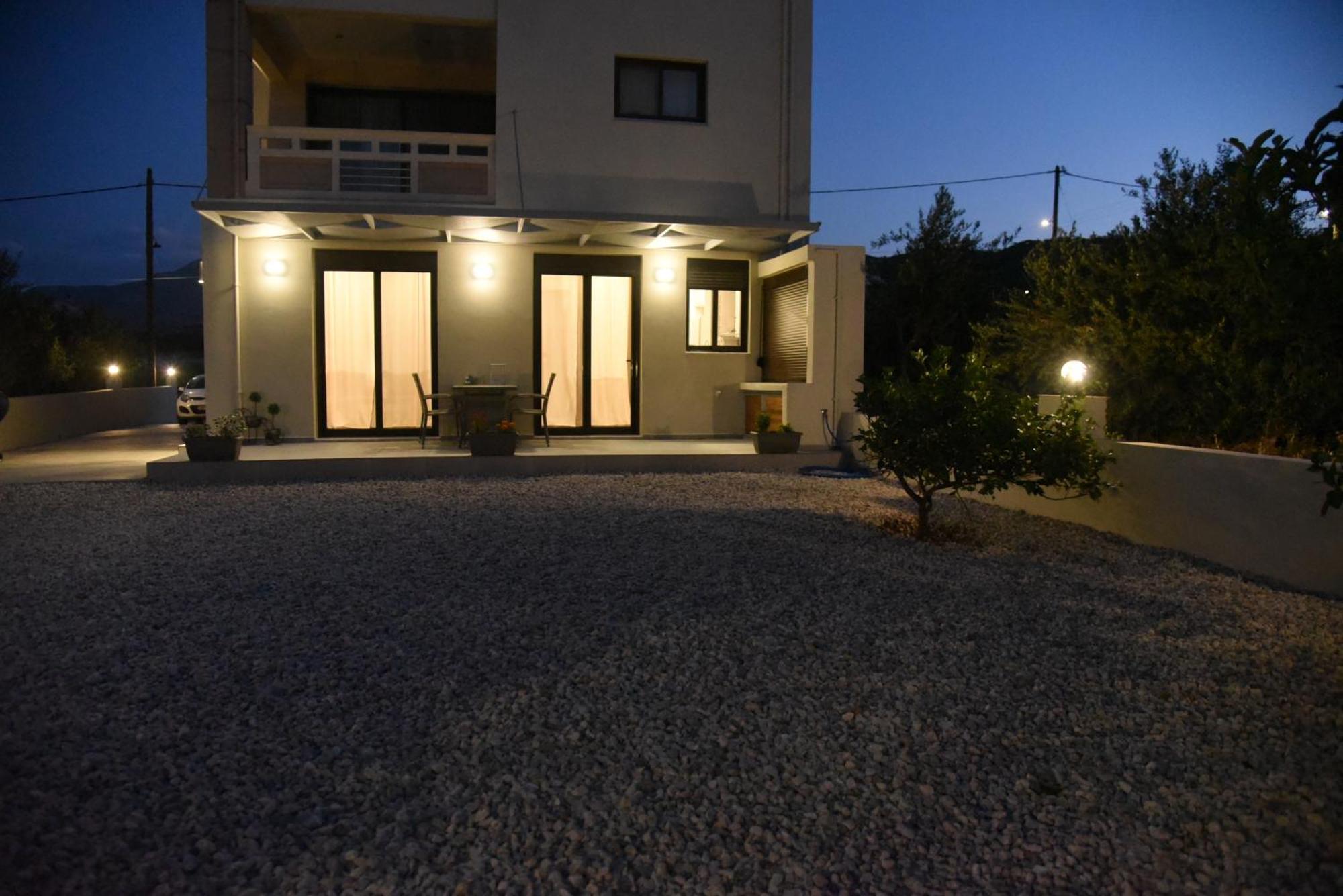 Pirgos Deluxe Apartment - Private Parking 키사모스 외부 사진